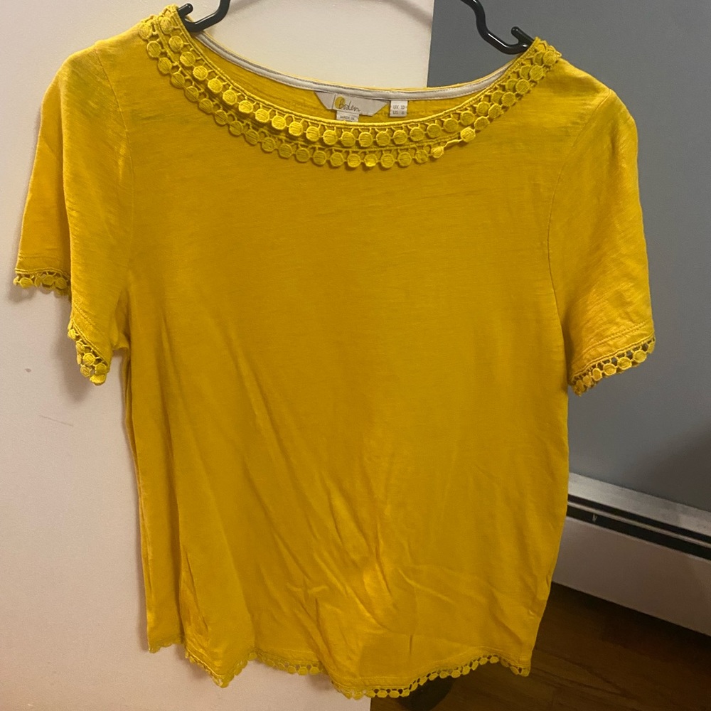 Beautiful size 6 yellow top.